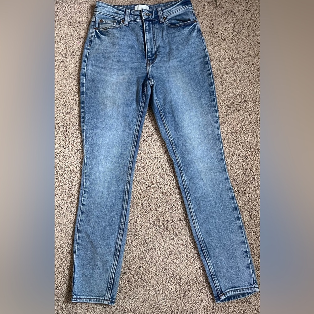H&M light wash jeans - Picture 3 of 5